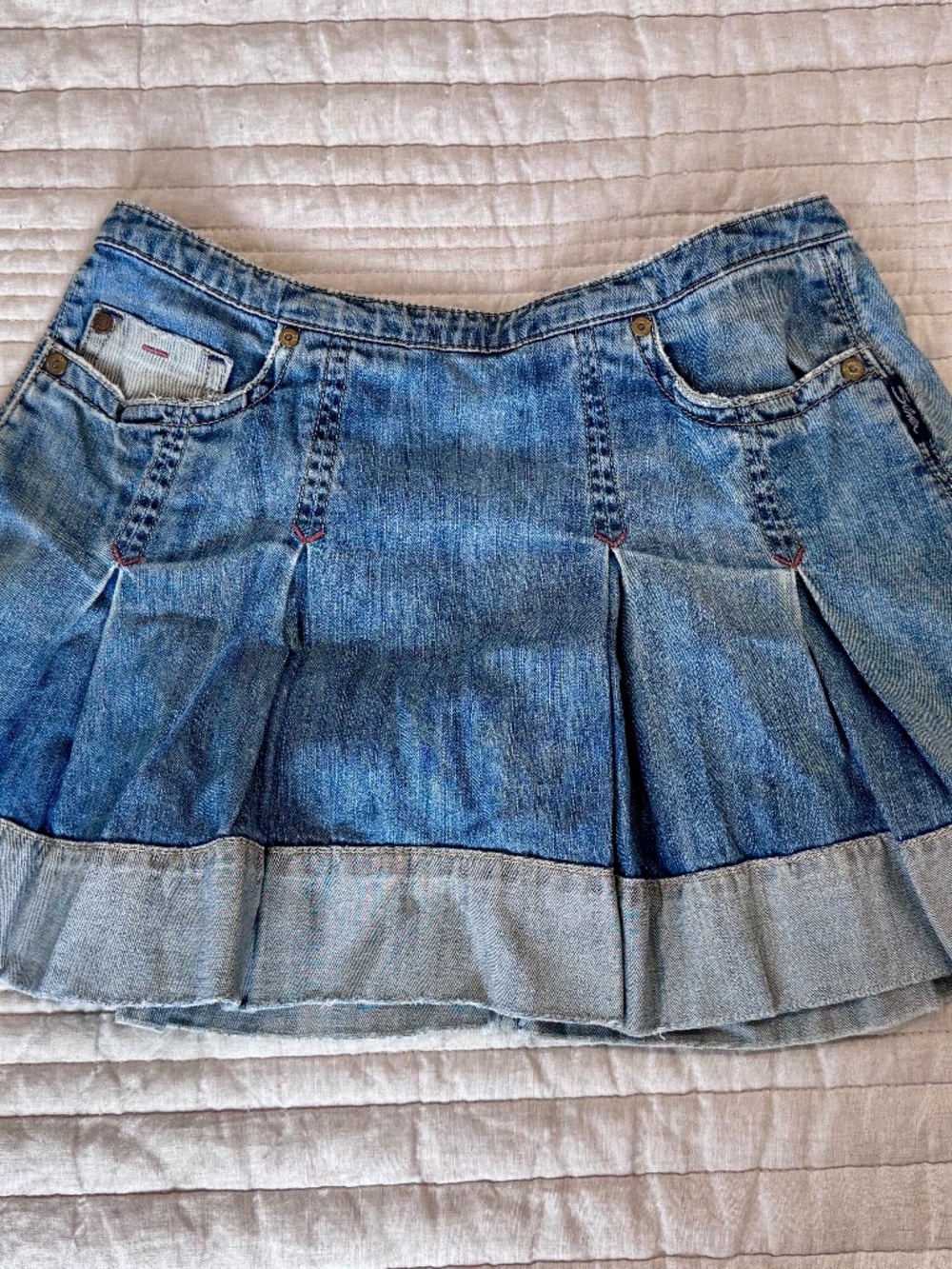 Vintage Silver Jeans Denim Mini Skirt Pleated Low Rise Y2K Blue Festival